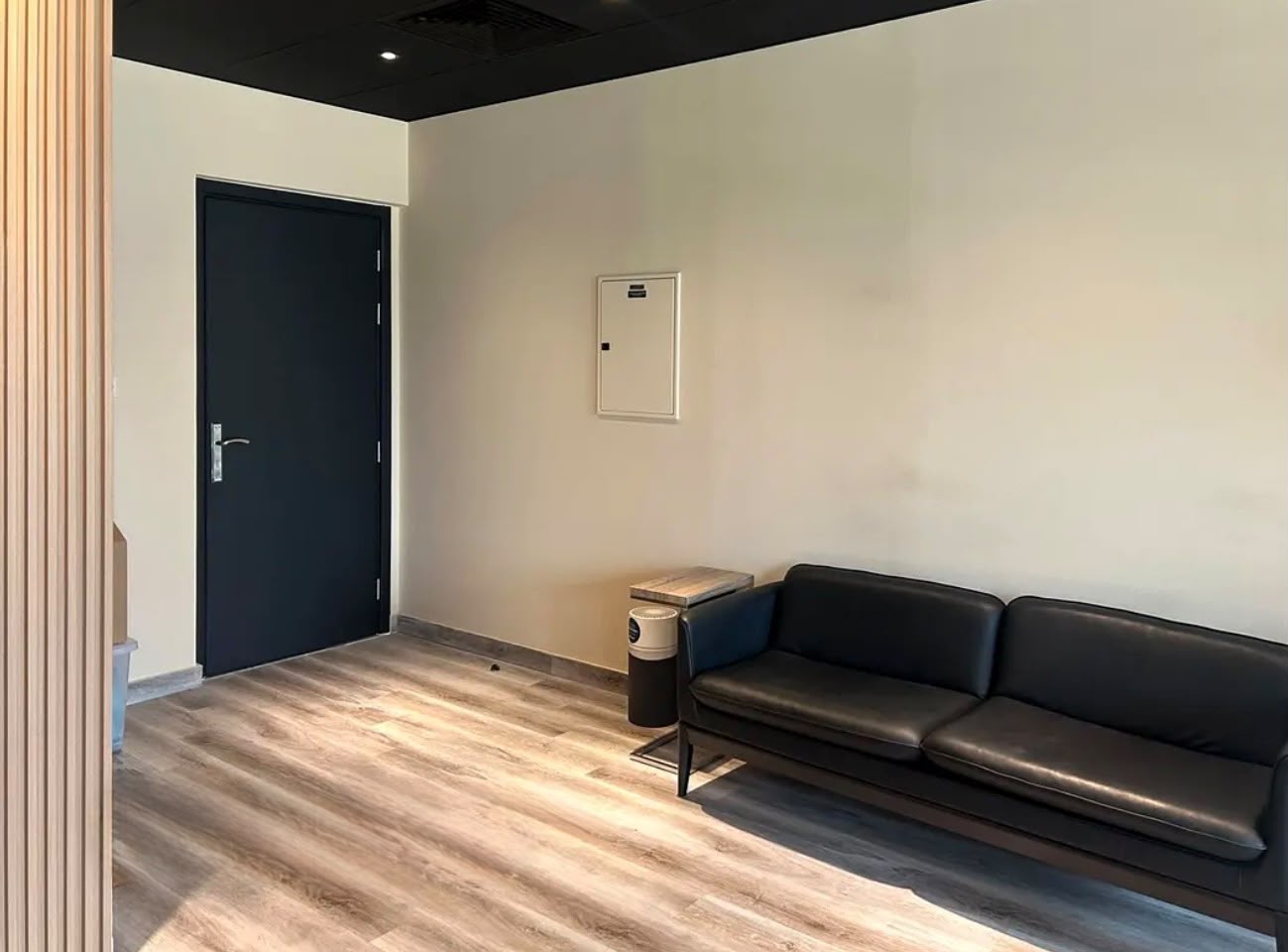 Vacant | Furnished | Ready for Business